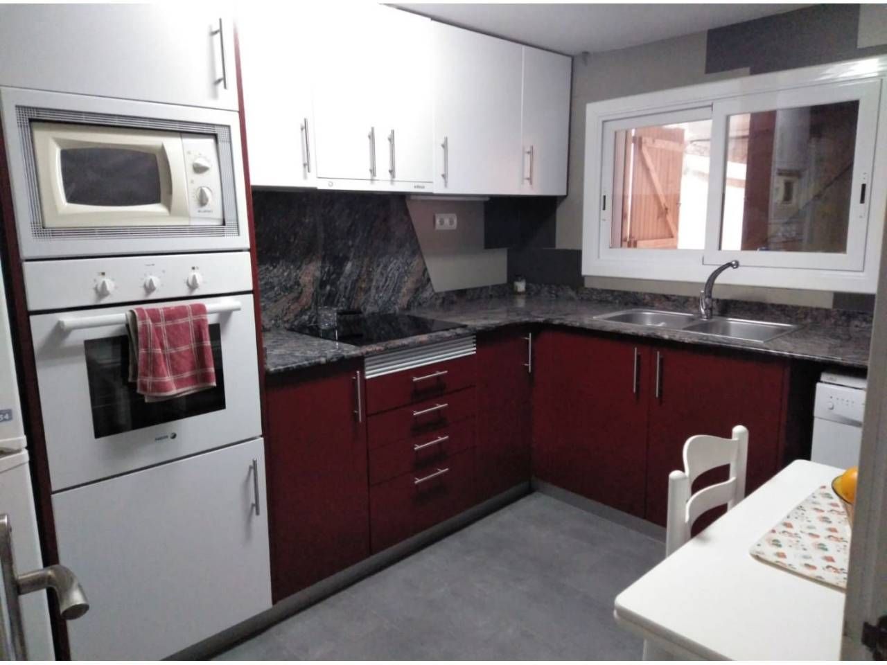 Cuina de Casa o xalet en venda en Sunyer amb Aire condicionat, Calefacció i Terrassa