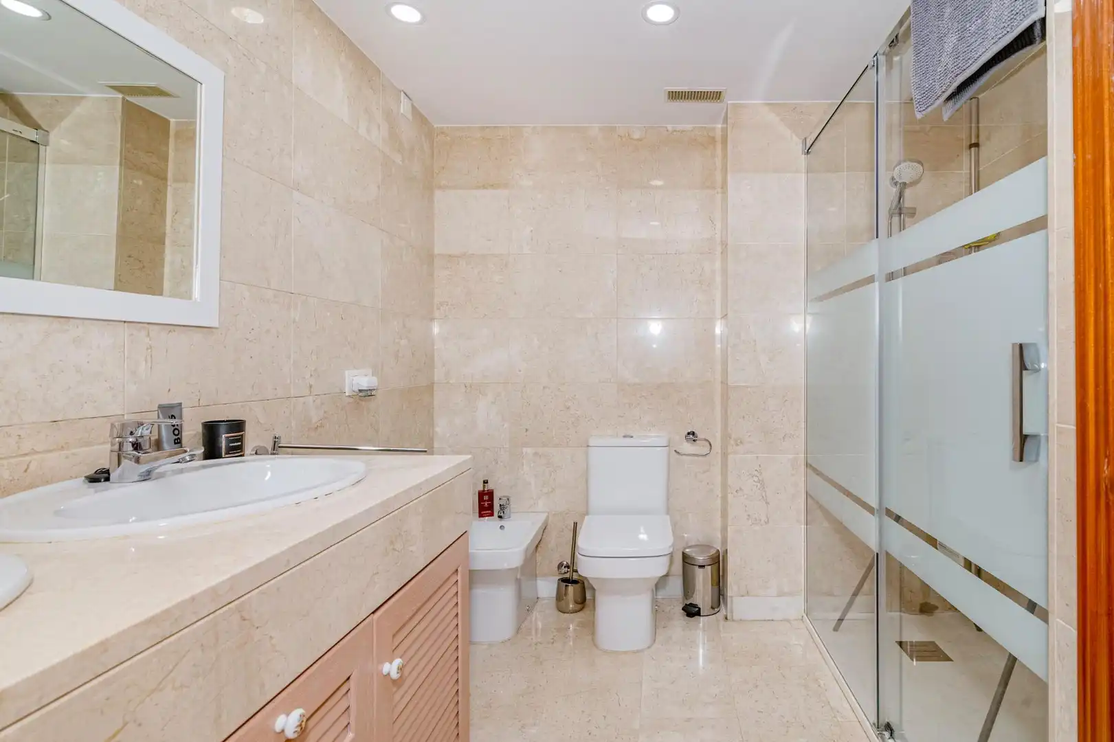 Baño de Casa adosada en venta en Armilla con Aire acondicionado, Calefacción y Jardín privado