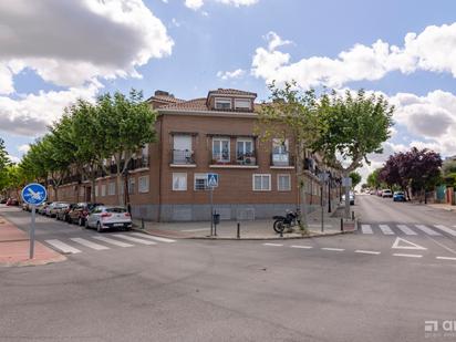 Vista exterior de Dúplex en venda en Sevilla la Nueva amb Aire condicionat, Calefacció i Terrassa