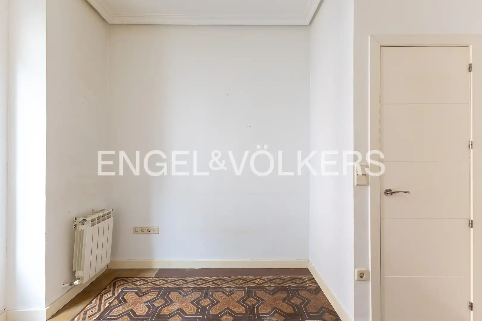 Wohnung zum Verkauf in Madrid mit Klimaanlage, Heizung und Balkon