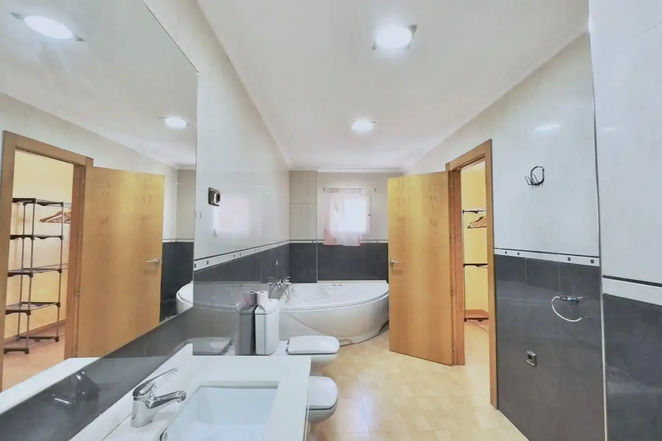 Bathroom of Attic for sale in Torrevieja  with Air Conditioner, Heating and Furnished