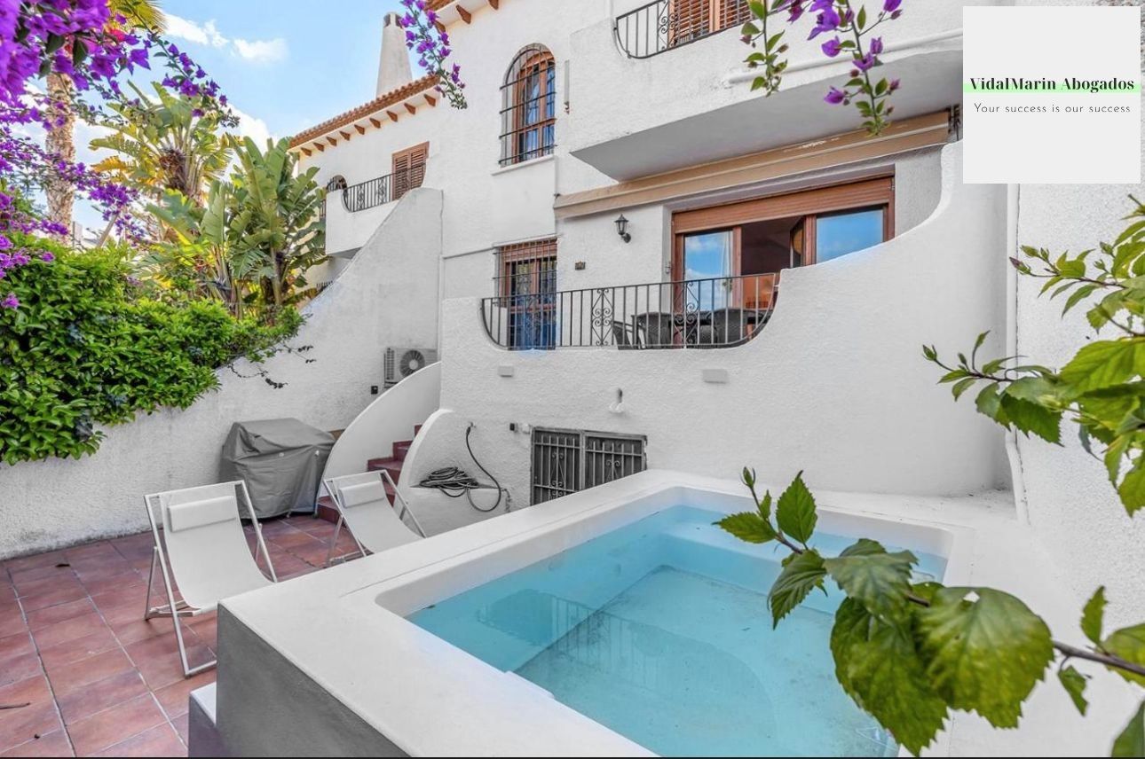 Exterior view of Single-family semi-detached for rent in El Campello  with Air Conditioner, Heating and Terrace