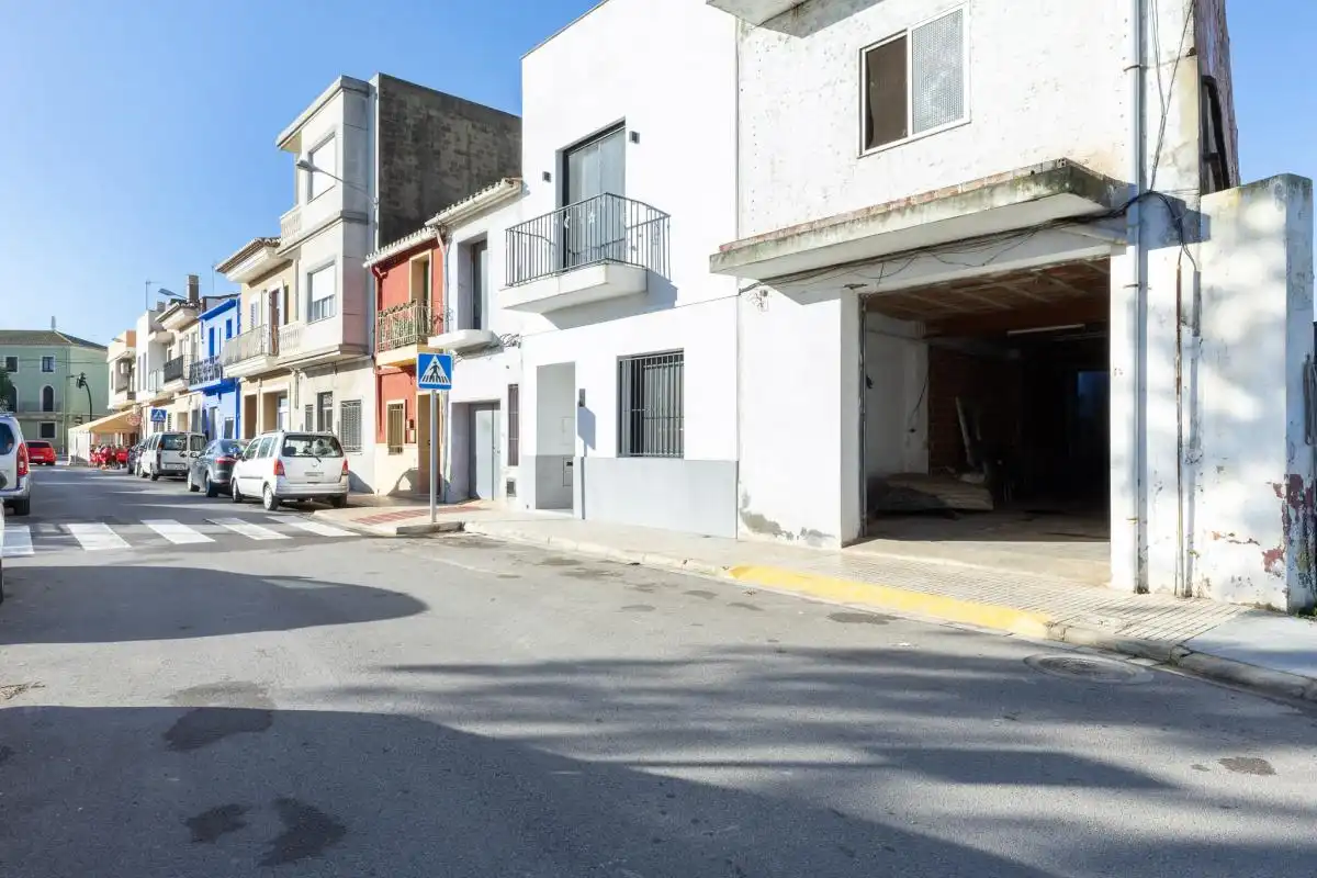 Vista exterior de Casa adosada en venda en Sollana amb Calefacció, Terrassa i Balcó