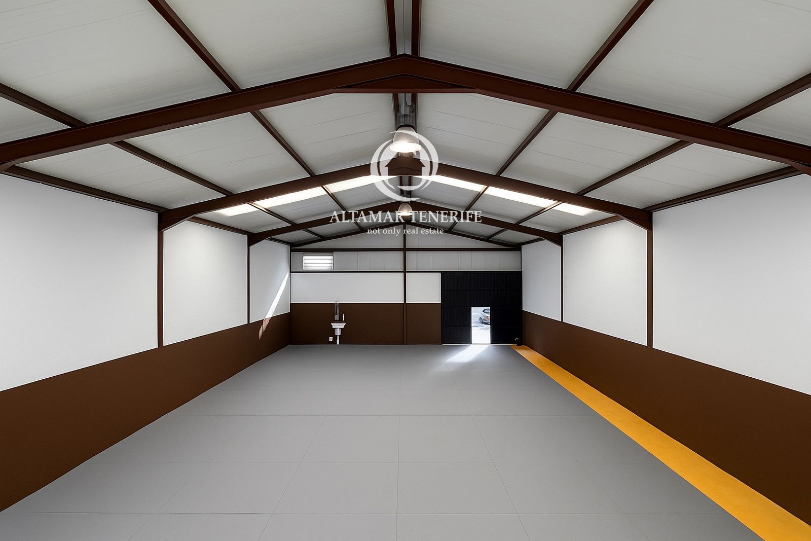 Industrial buildings to rent in Adeje