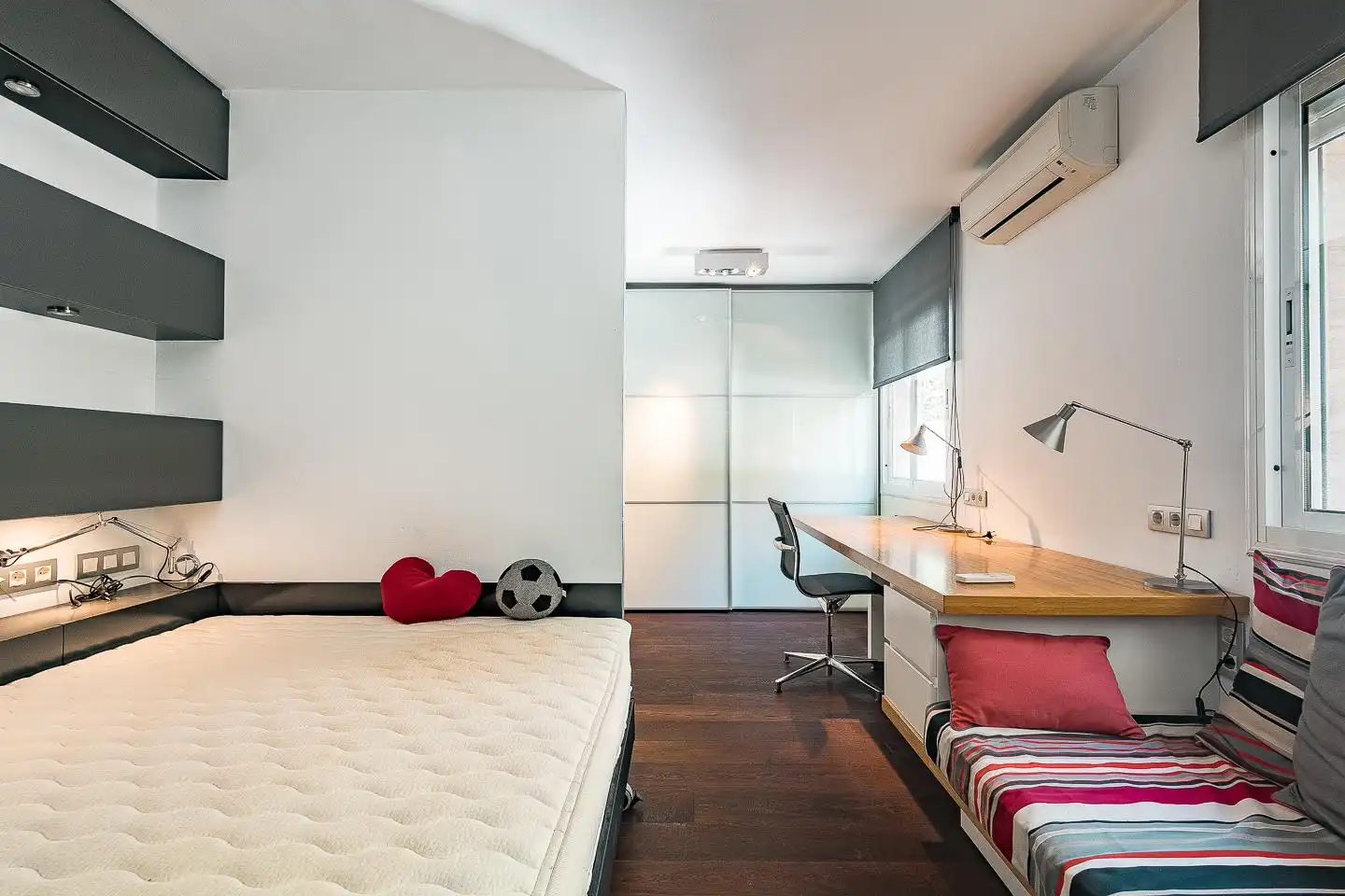 Schlafzimmer von Haus oder Chalet zur Miete in Sant Just Desvern mit Klimaanlage, Heizung und Privatgarten