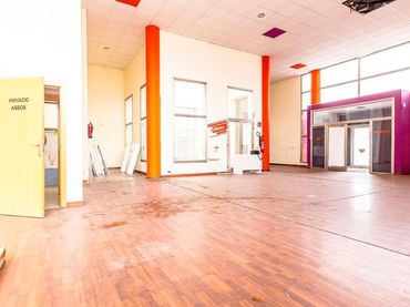 Local comercial en venta en Vía Polígono Indú Alces