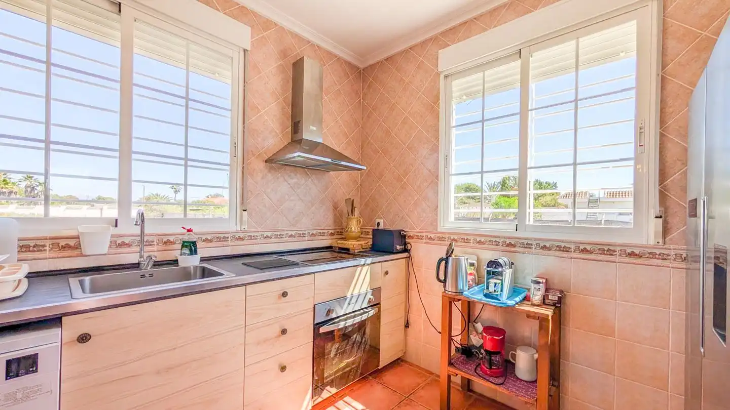 Cuina de Casa o xalet en venda en Elche / Elx amb Aire condicionat, Jardí privat i Terrassa