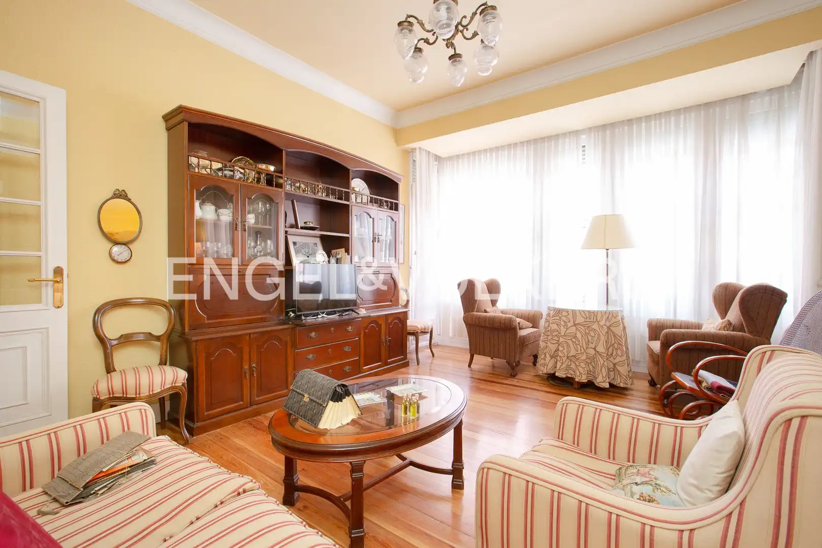 Sala d'estar de Pis en venda en Bilbao  amb Calefacció, Parquet i Terrassa