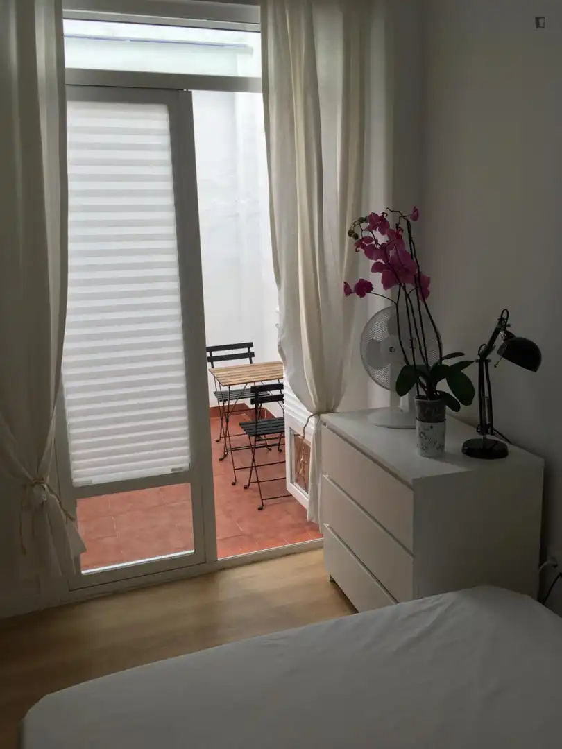 Room in Triana Este
