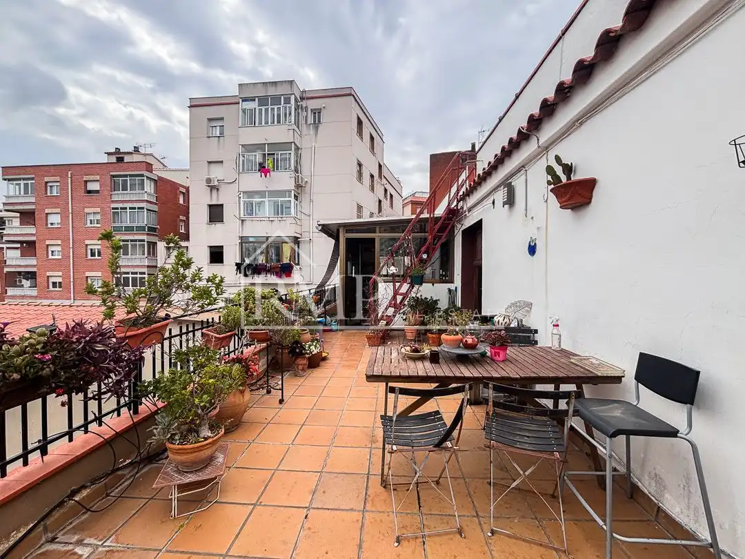 Terrasse von Dachboden zum Verkauf in Barcelona mit Heizung, Terrasse und Abstellraum