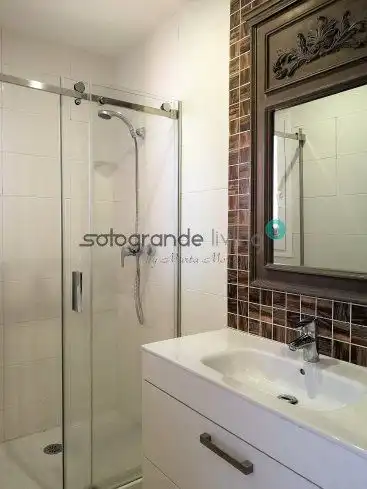 Baño de Apartamento en venta en Sotogrande con Aire acondicionado, Calefacción y Terraza