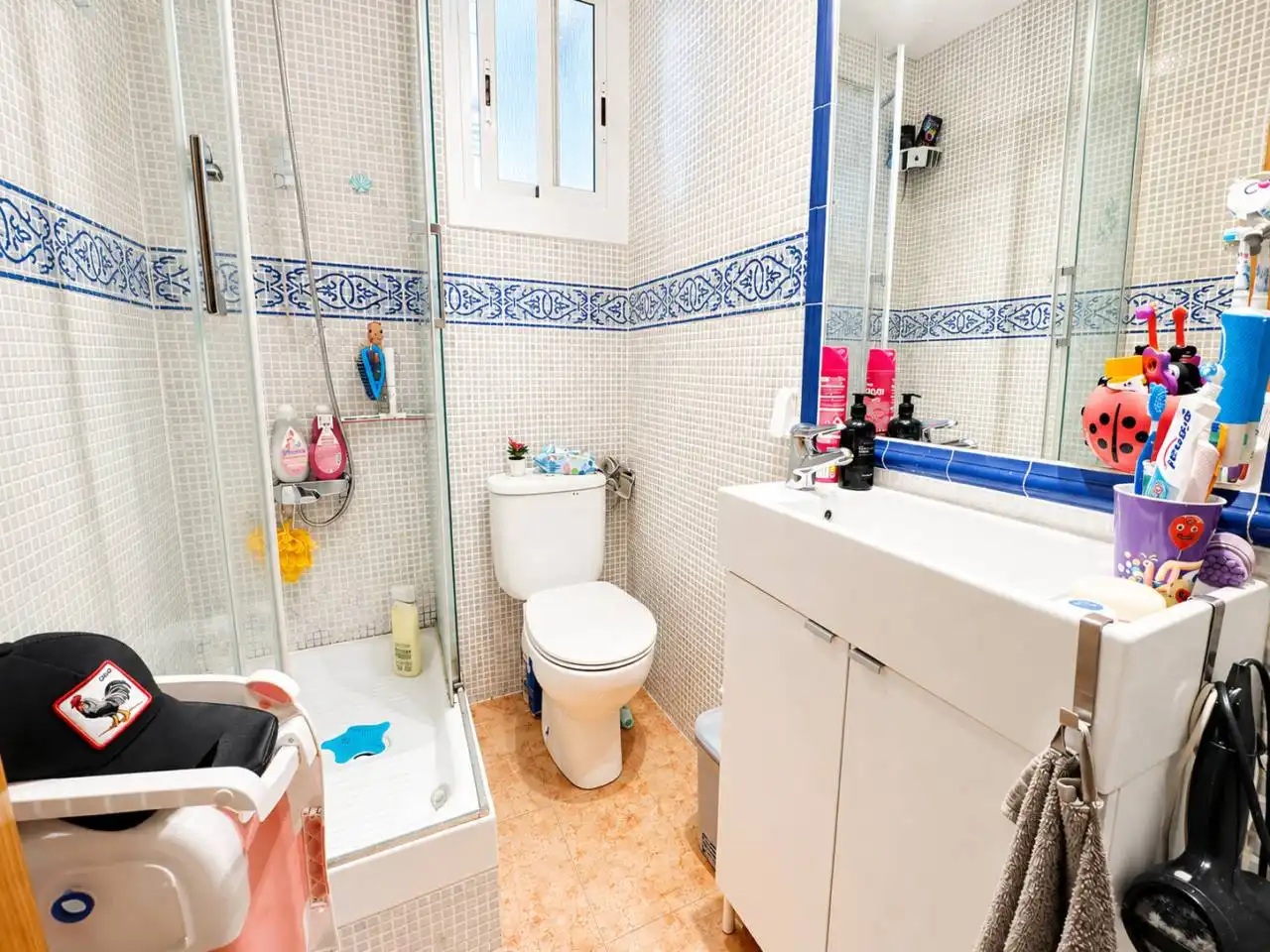 Bathroom of Flat for sale in Badalona  with Air Conditioner, Heating and Parquet flooring