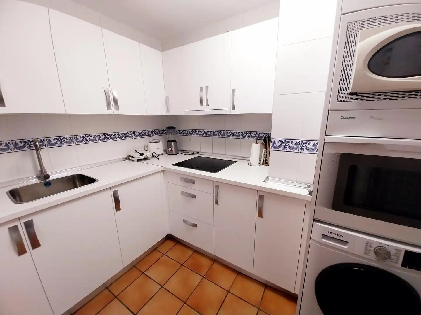 Cuina de Apartament de lloguer en Mijas amb Jardí privat, Terrassa i Balcó