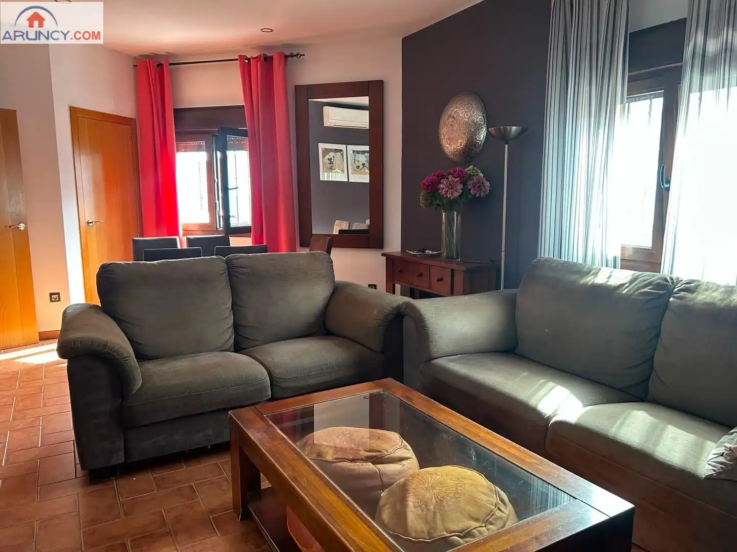 Sala d'estar de Casa adosada de lloguer en Alcalá de Guadaira amb Aire condicionat, Jardí privat i Terrassa