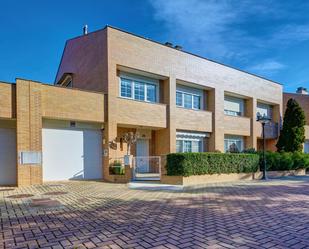 Exterior view of Single-family semi-detached for sale in Egüés  with Heating and Terrace