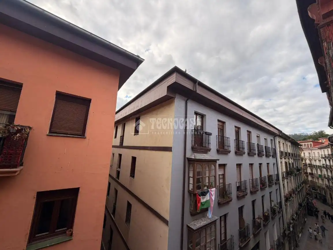 Vista exterior de Piso en venta en Bilbao  con Calefacción