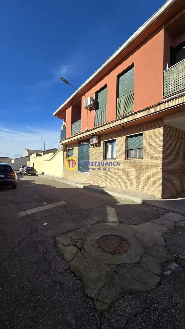 Außenansicht von Wohnung zum Verkauf in Calera y Chozas mit Terrasse