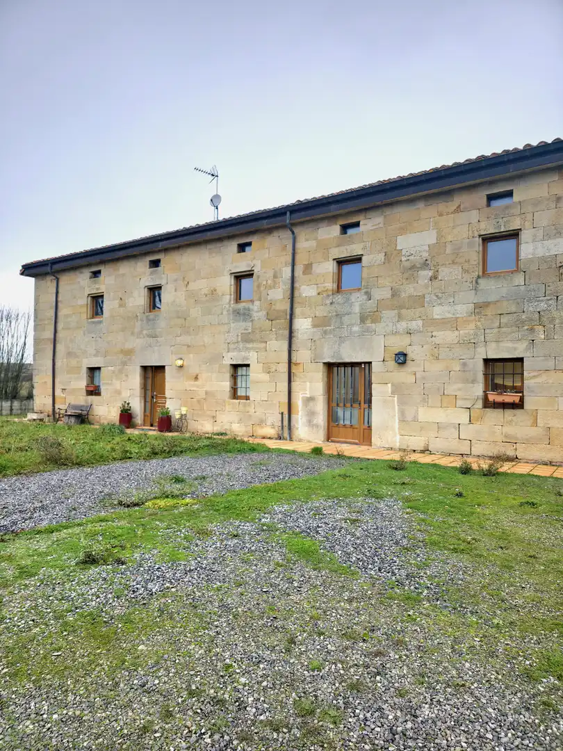 Vista exterior de Casa o xalet en venda en Aguilar de Campoo amb Calefacció, Jardí privat i Moblat