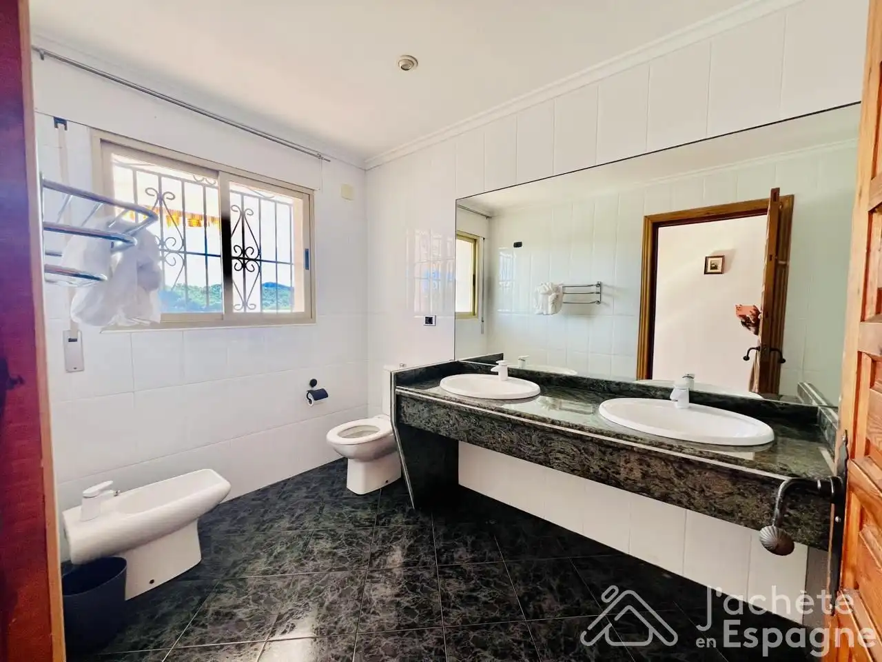Bathroom of Country homes for sale in Quart de les Valls  with Private garden, Terrace and Swimming Pool