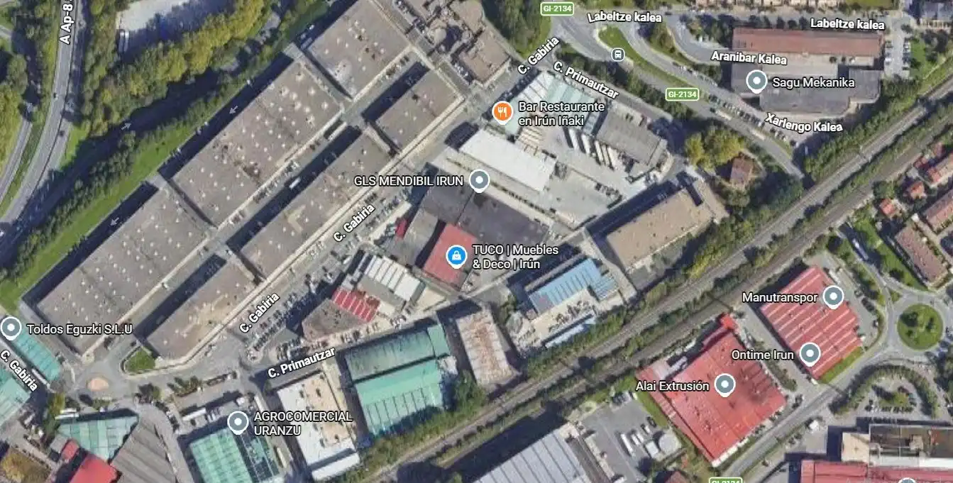 Außenansicht von Fabrikhallen zur Miete in Irun 