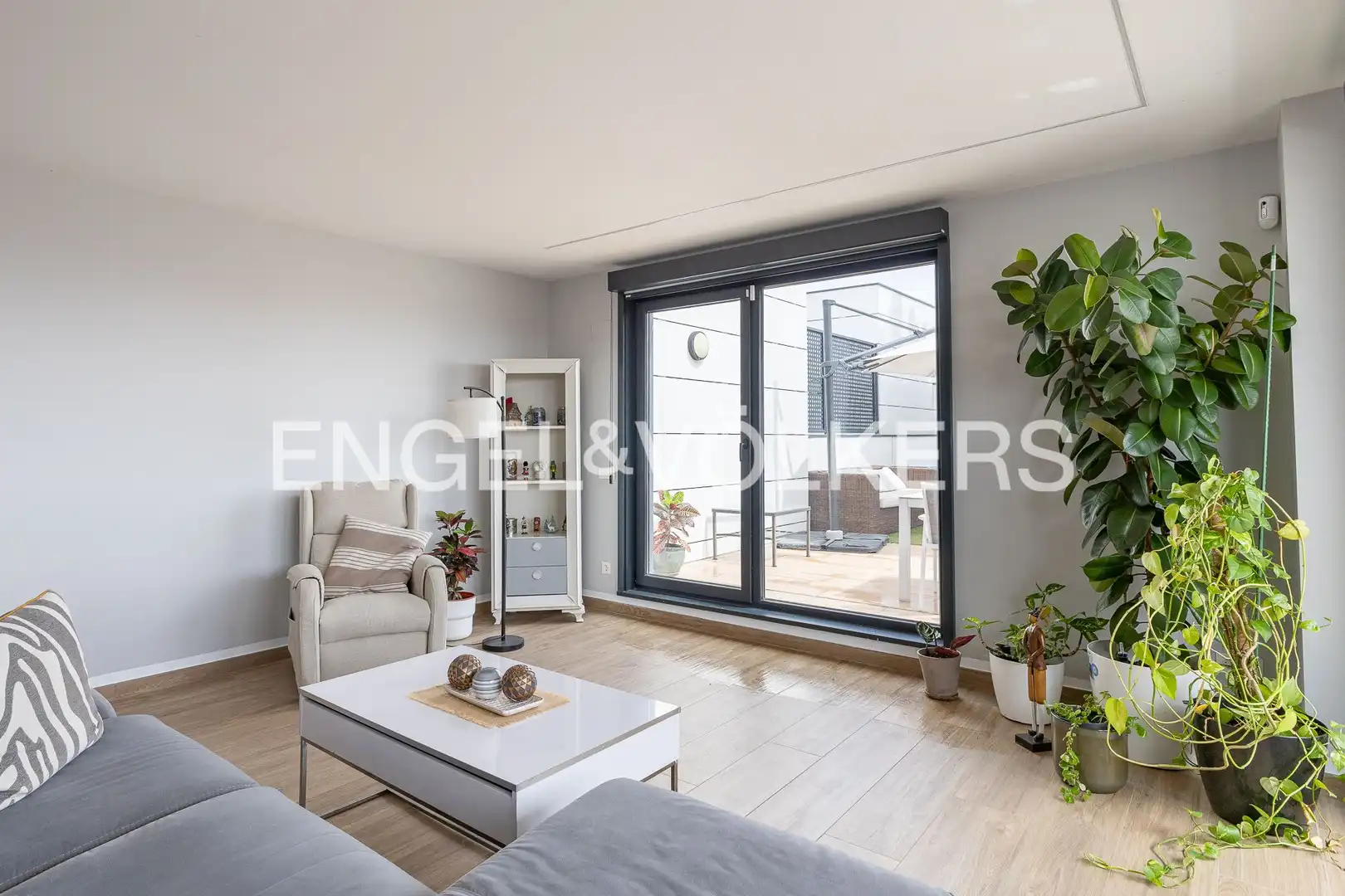 Balcony of Attic for rent in Madrid  with Air Conditioner, Heating and Private garden