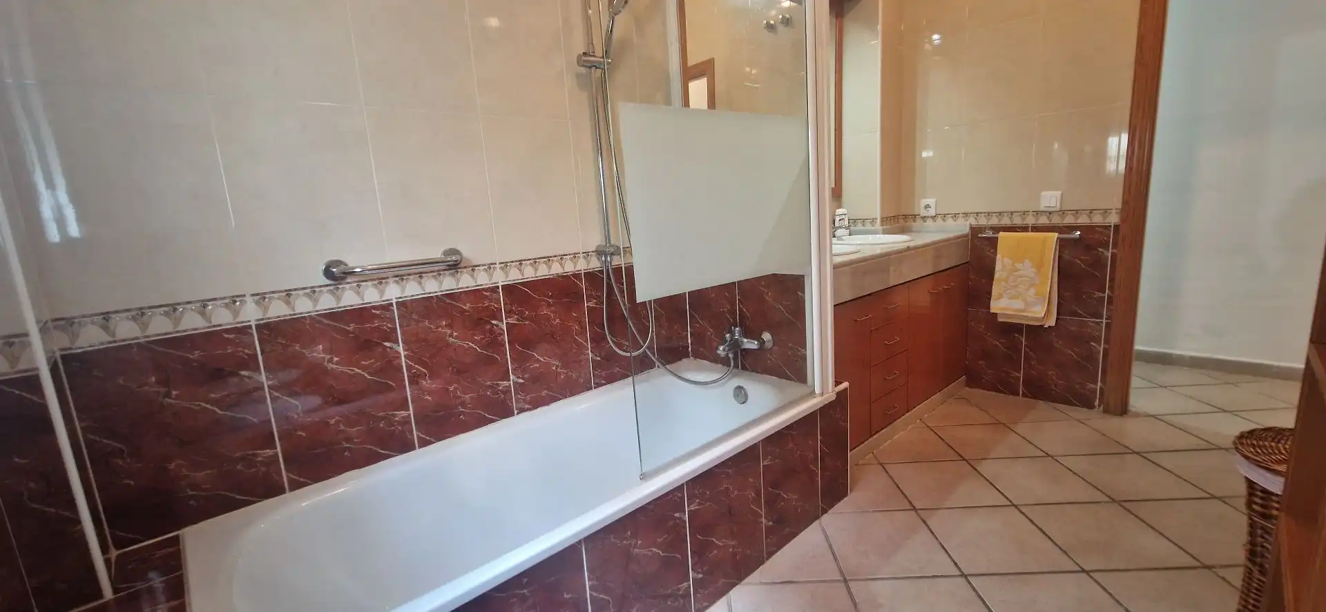 Bany de Casa o xalet en venda en El Portil amb Aire condicionat, Calefacció i Jardí privat