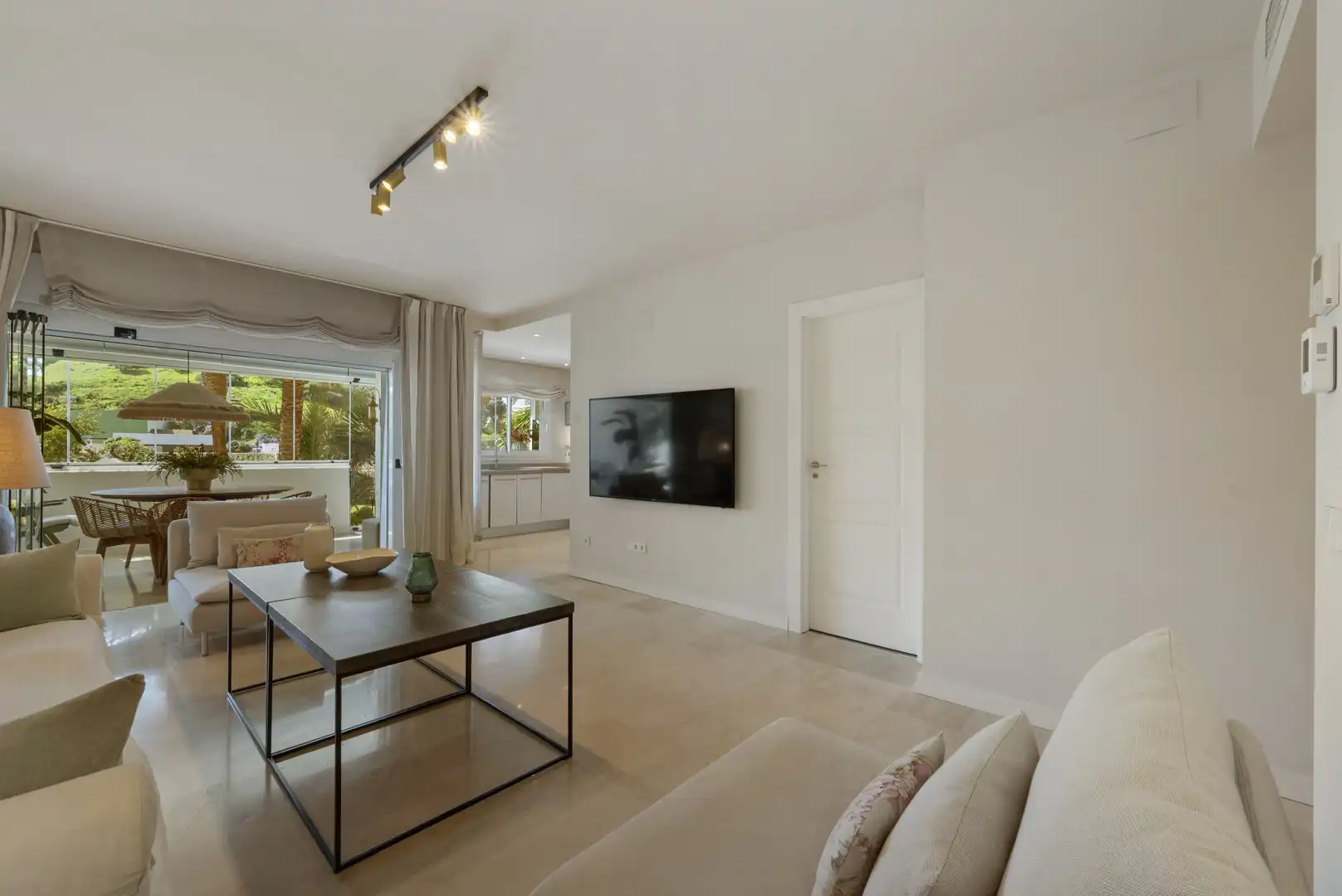 Sala d'estar de Planta baixa en venda en Fuengirola amb Aire condicionat, Terrassa i Piscina