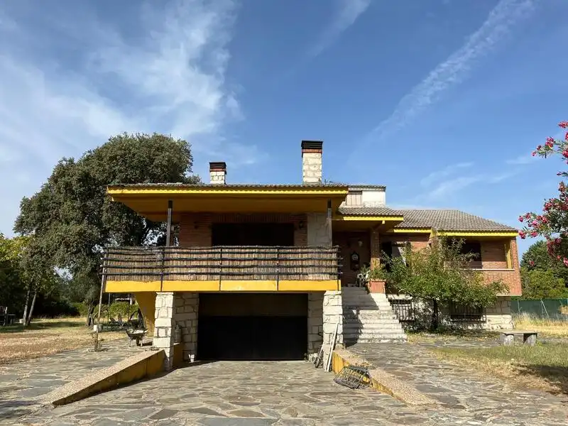 Vista exterior de Casa o chalet en venta en Cazalegas con Piscina