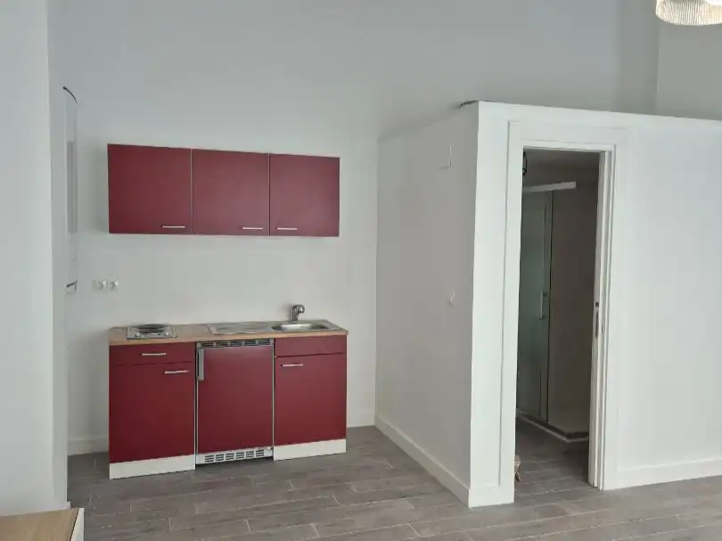Local comercial en venta en Avenida Herrera Oria 31B, imagen 2