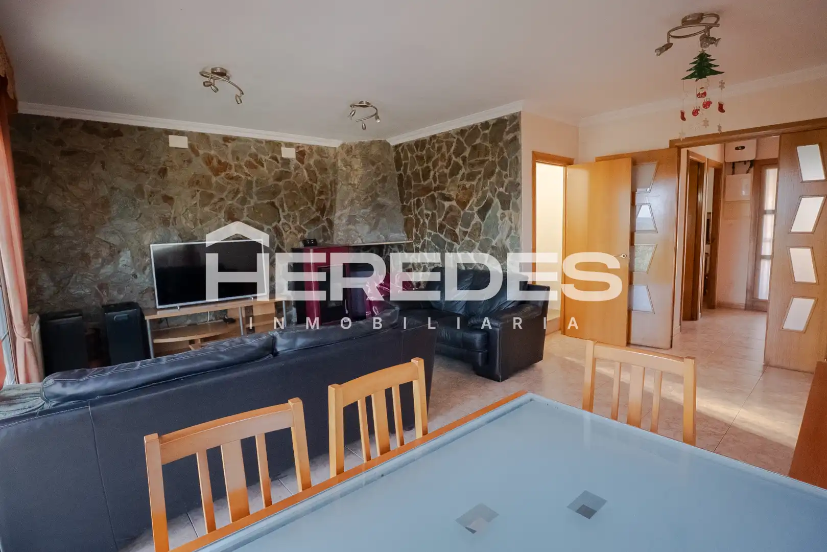 Sala de estar de Casa o chalet en venta en Torrelles de Llobregat con Calefacción, Jardín privado y Terraza
