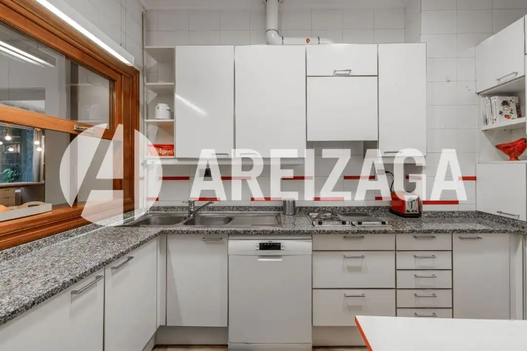 Cocina de Piso en venta en Donostia - San Sebastián  con Calefacción, Terraza y Balcón