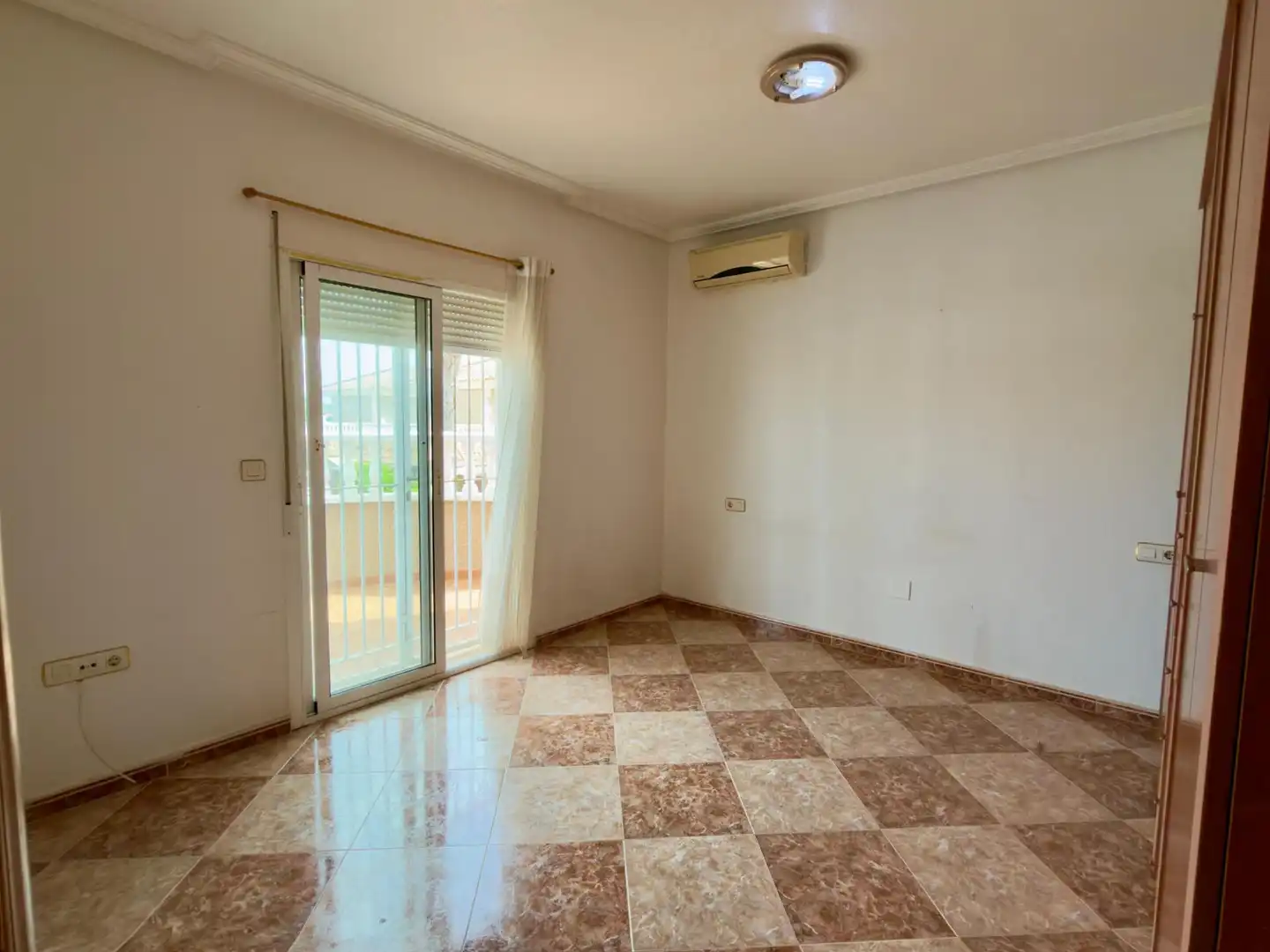 Casa o xalet en venda en Torrevieja amb Aire condicionat, Jardí privat i Terrassa