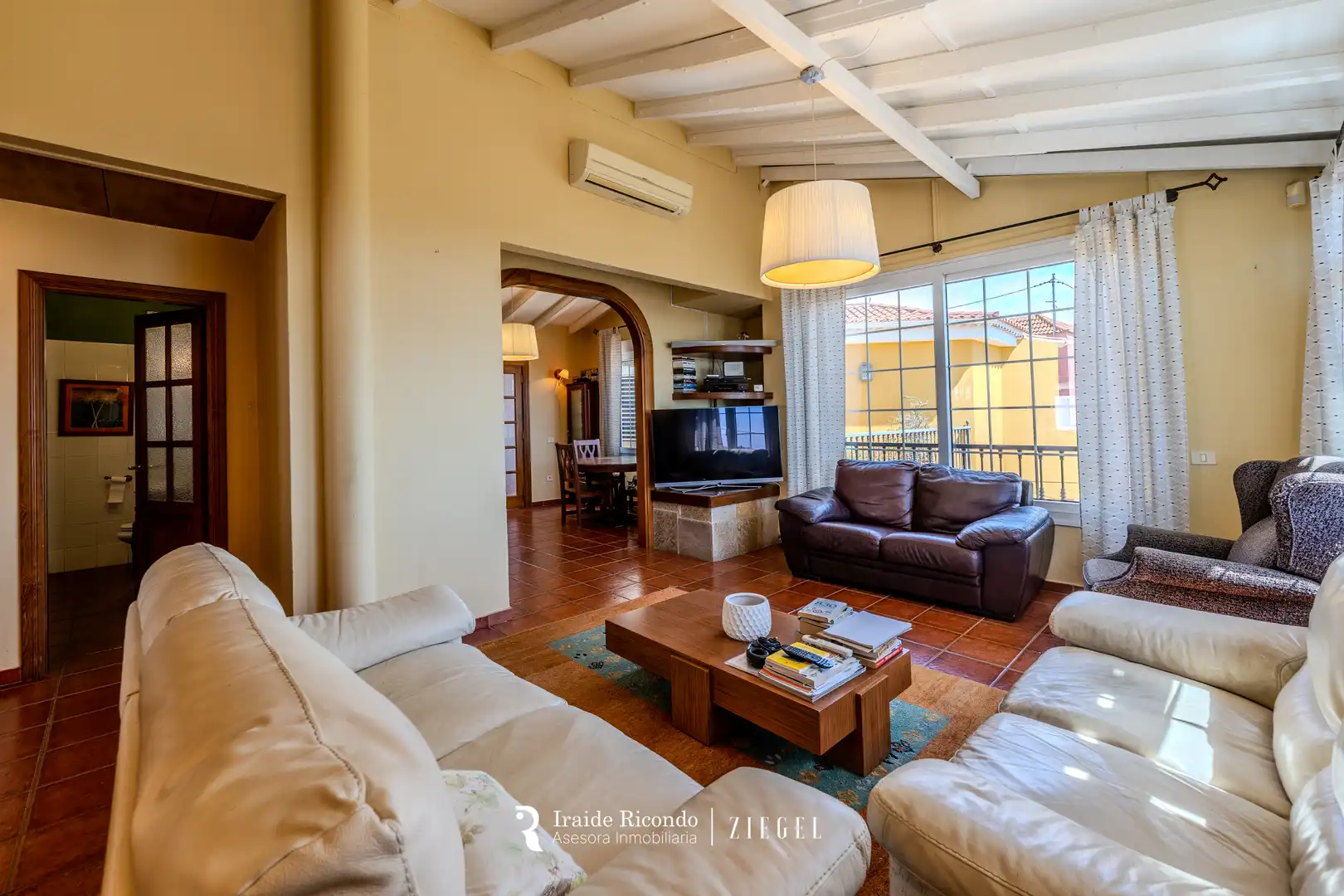 Living room of Houses for sale in Santa Brígida  with Air Conditioner, Private garden and Terrace