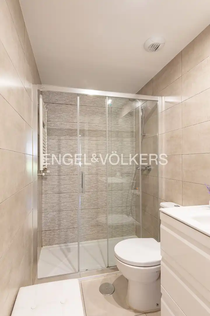 Badezimmer von Wohnung zur Miete in San Sebastián de los Reyes mit Klimaanlage, Heizung und Privatgarten