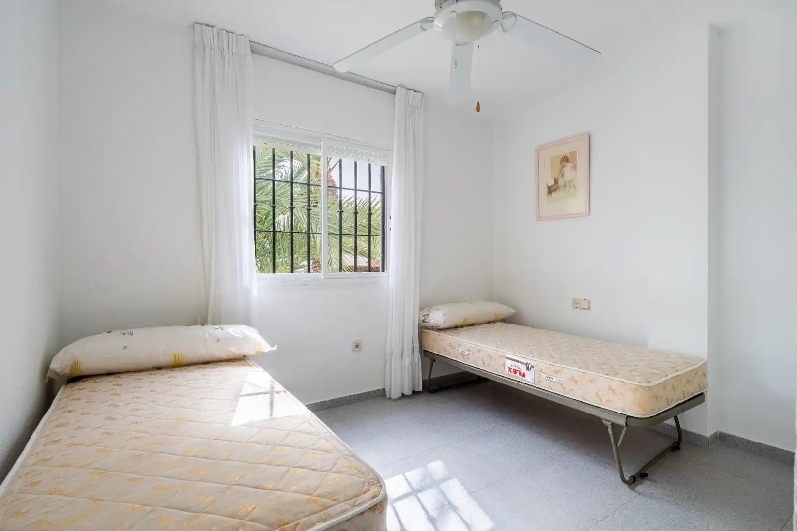 Schlafzimmer von Dachboden zur Miete in Roquetas de Mar mit Klimaanlage, Heizung und Privatgarten