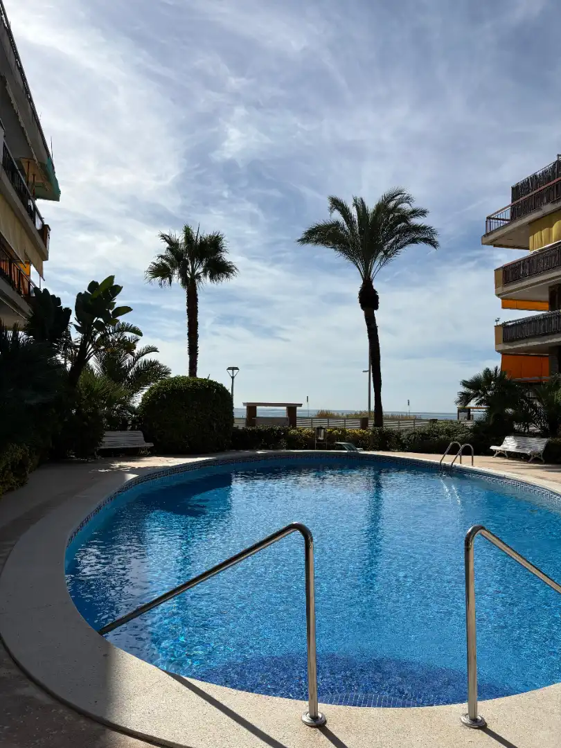 Piscina de Piso en venta en Castelldefels con Aire acondicionado, Calefacción y Parquet