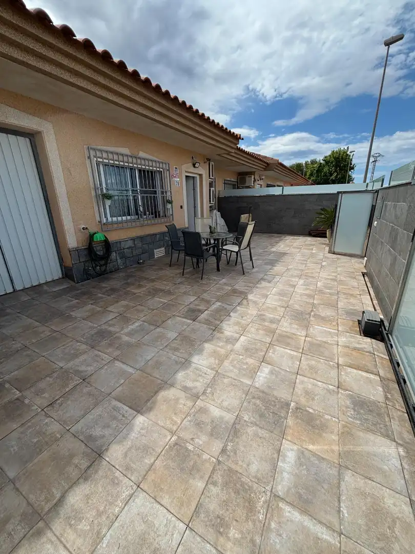 Casa adosada en venta en Calle MARIA DE ZAYAS-B SANTIAGO, 28, Miranda