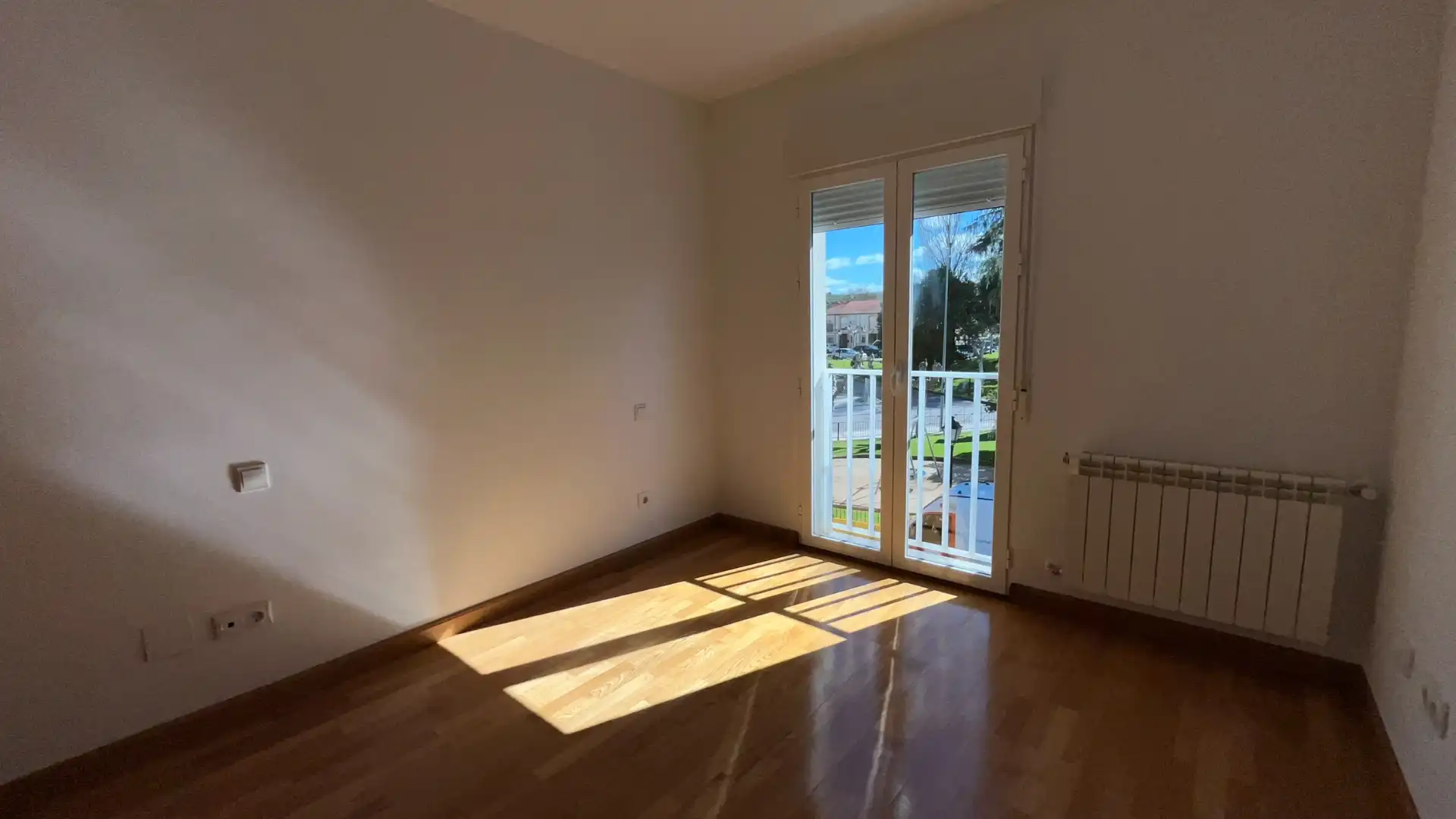 Dormitori de Casa adosada de lloguer en Aldea del Fresno amb Aire condicionat, Calefacció i Parquet