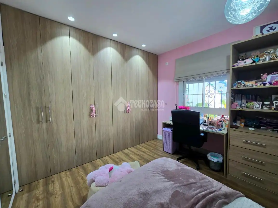 Habitación de Casa adosada en venta en Montellano con Aire acondicionado