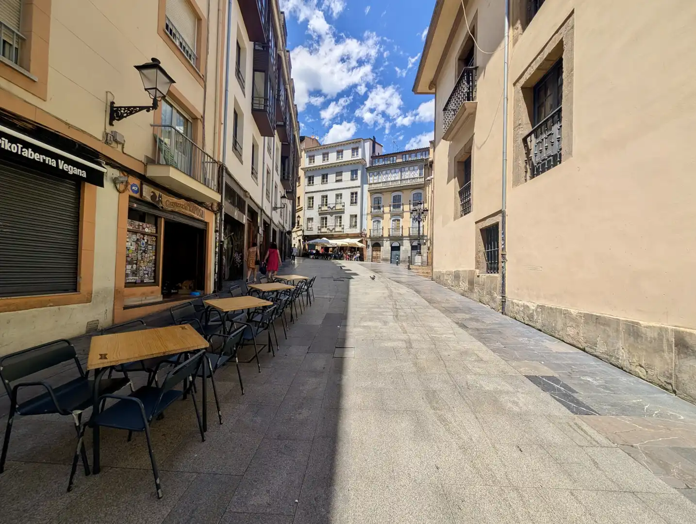 Vista exterior de Pis en venda en Oviedo  amb Calefacció, Parquet i Traster
