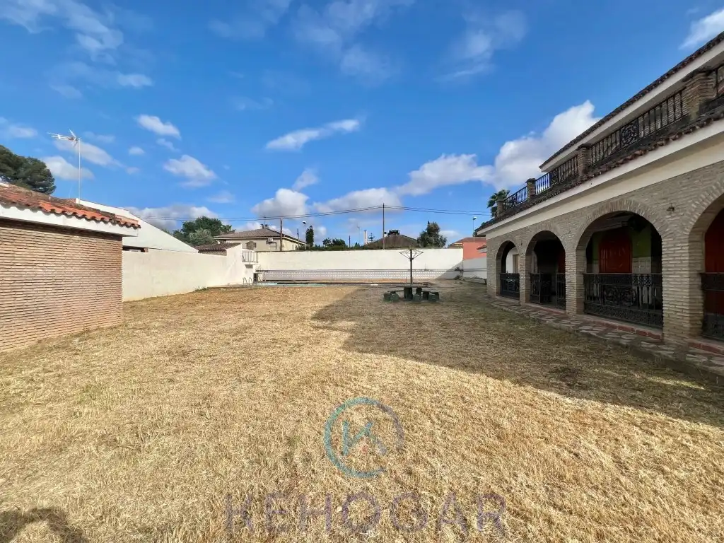 Casa o chalet en venta en Dos Hermanas con Piscina