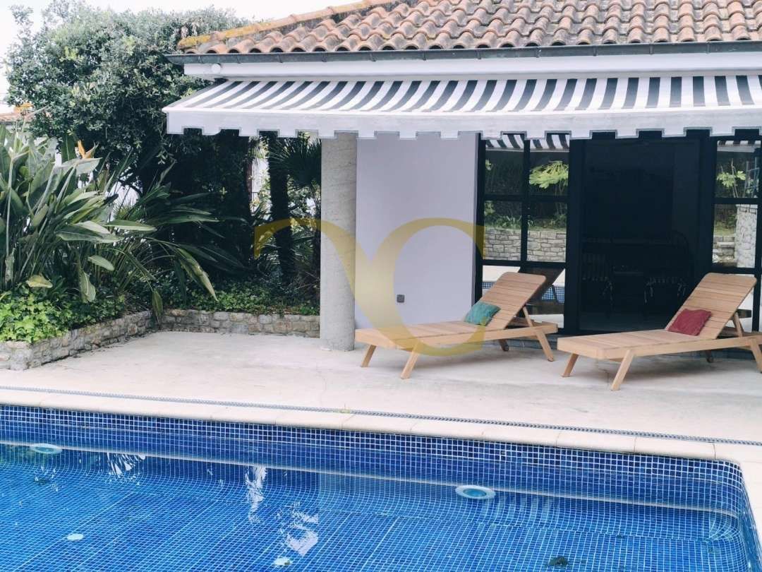 Piscina de Casa o xalet en venda en Llanes amb Calefacció, Jardí privat i Terrassa