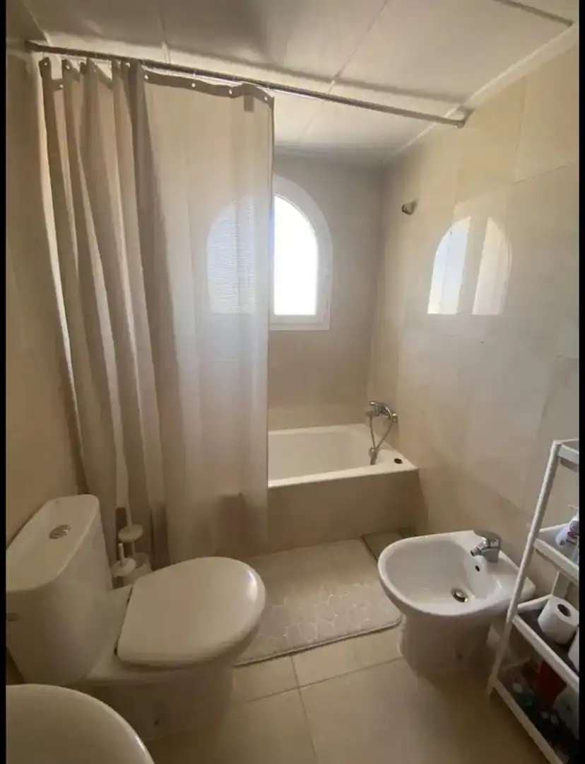Bany de Apartament de lloguer en Los Alcázares amb Aire condicionat, Calefacció i Piscina