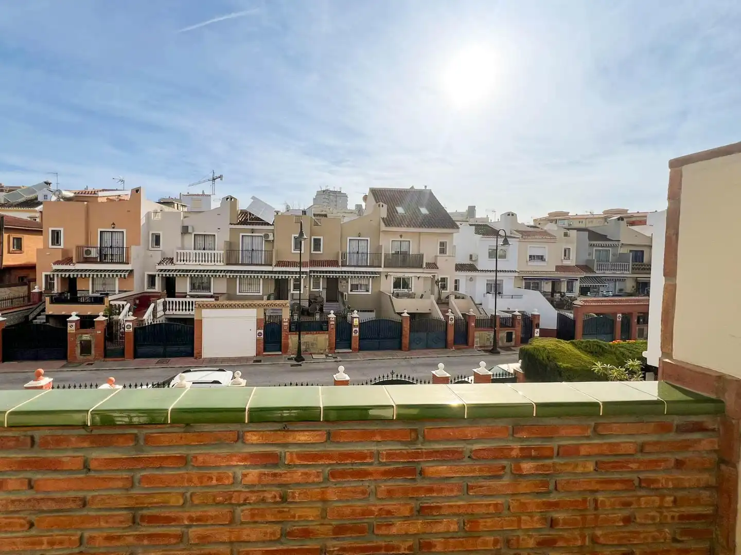 Vista exterior de Casa o xalet en venda en Mijas amb Jardí privat, Terrassa i Traster