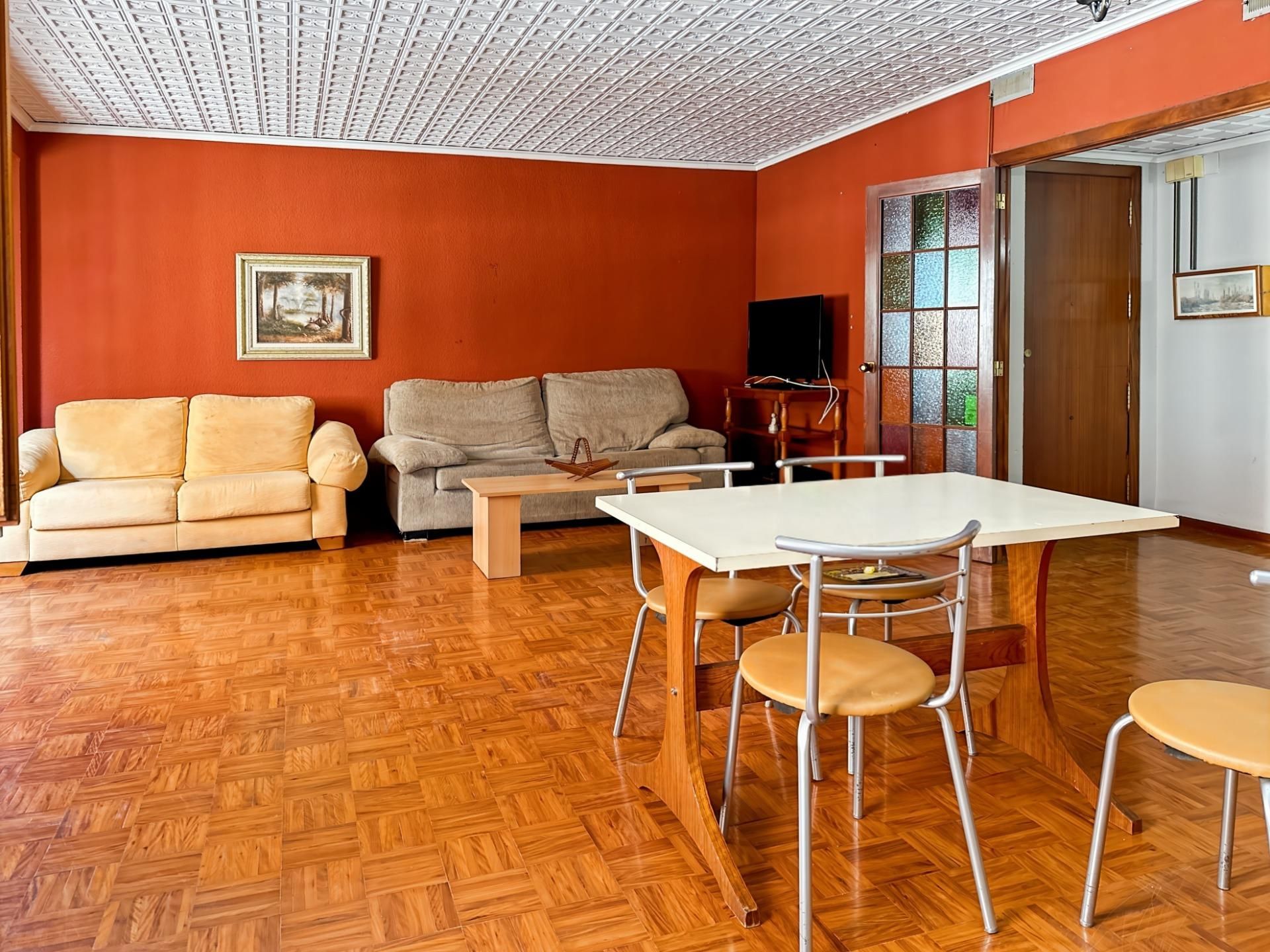 Sala d'estar de Pis en venda en Castellón de la Plana / Castelló de la Plana amb Calefacció, Parquet i Traster