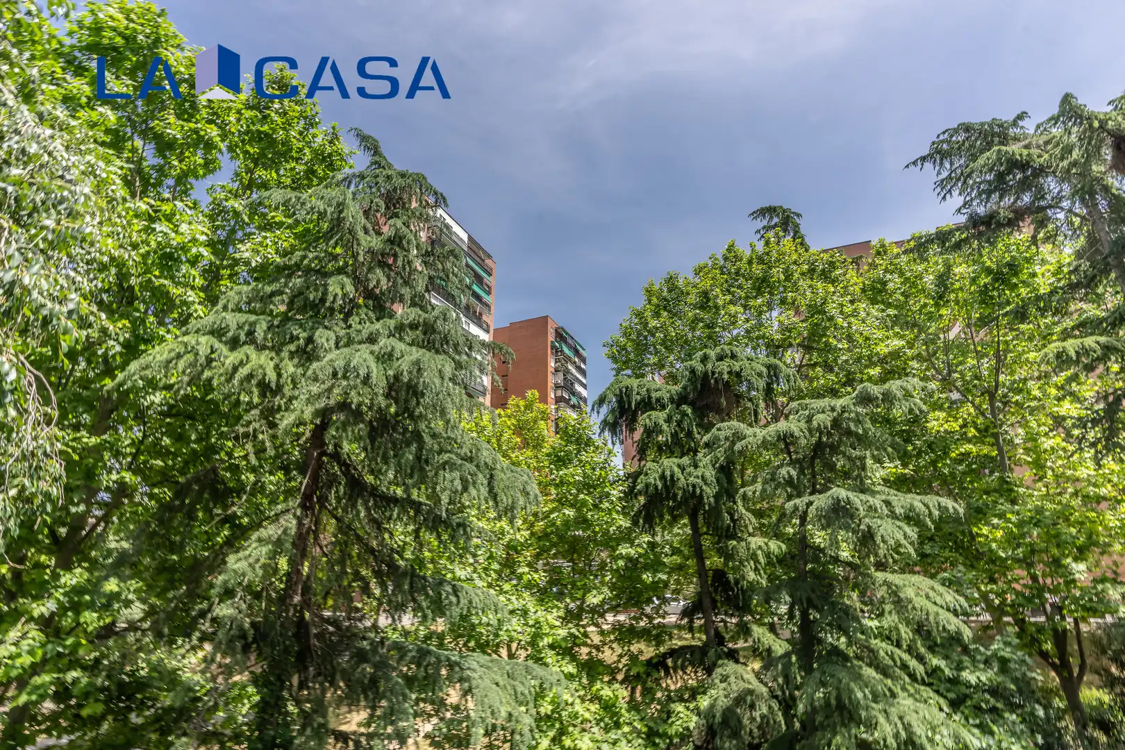 Vista exterior de Pis en venda en Madrid amb Calefacció, Terrassa i Piscina