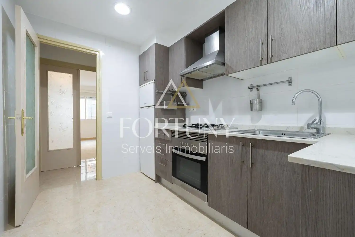 Flat with terrace for sale in del Carrilet 30