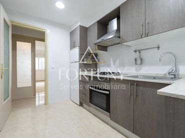 Piso con balcón en venta en del Carrilet 30