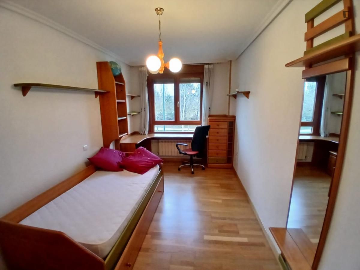 Bedroom of Apartment to share in Valladolid Capital  with Furnished, Oven and Washing machine