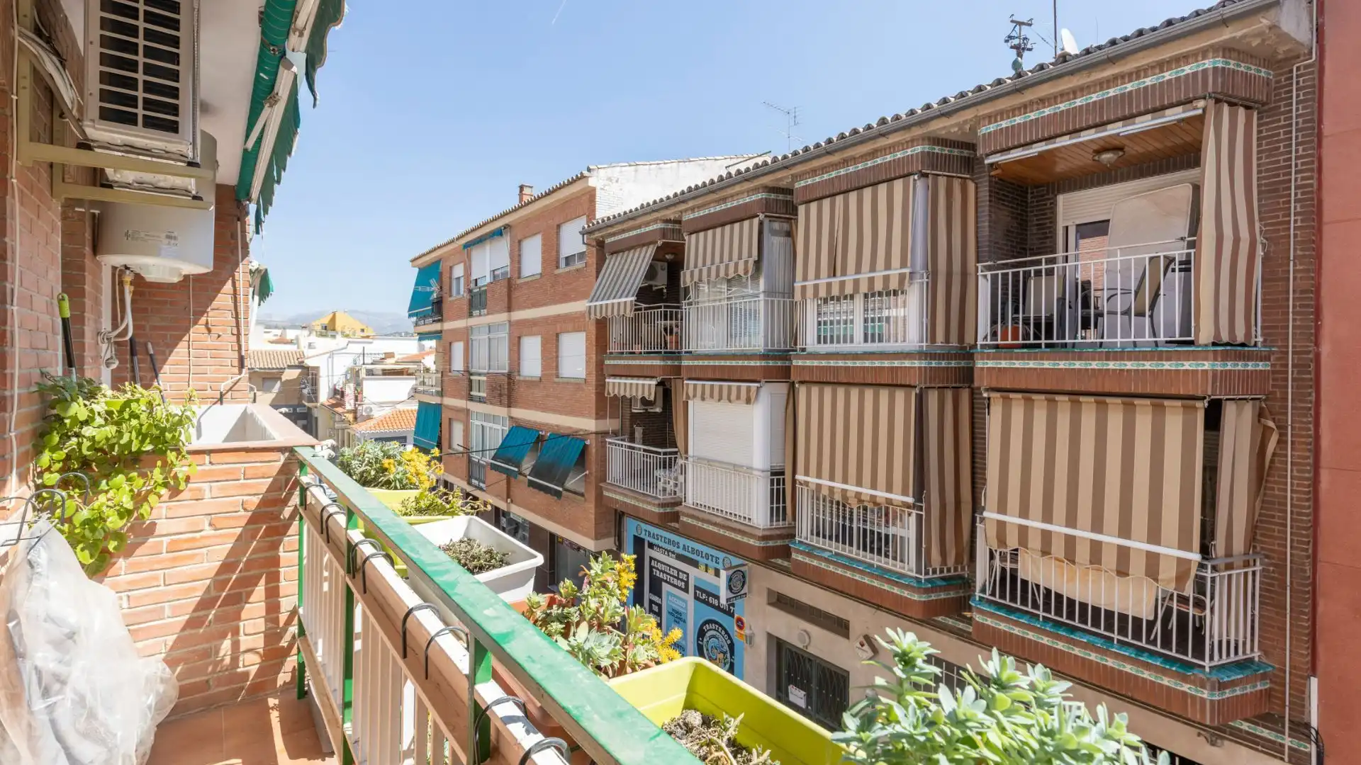 Vista exterior de Pis en venda en Albolote amb Aire condicionat